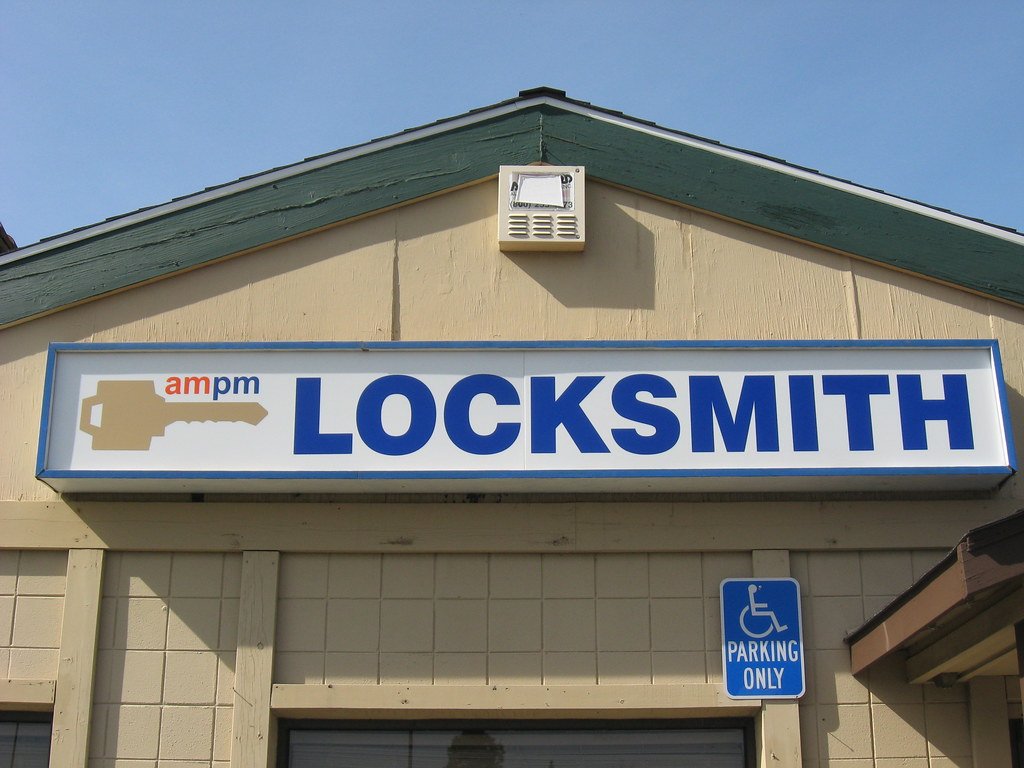 Sharing Knowledge: Building Expertise by Engaging in⁢ Locksmith Forums