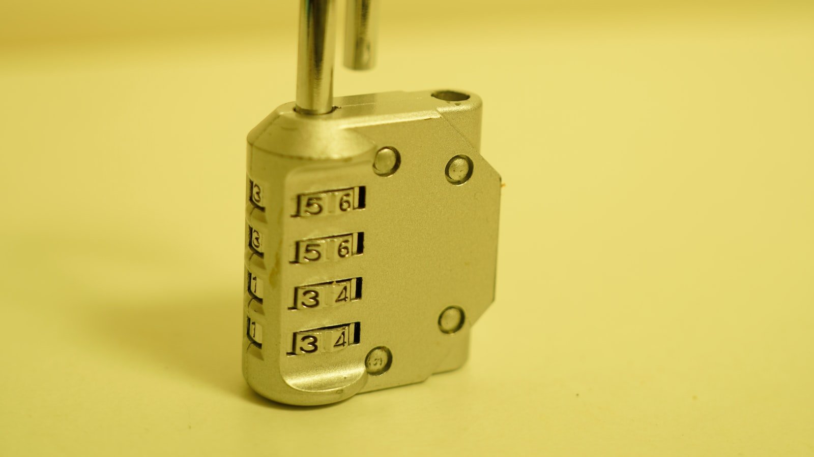 Locksmiths vs. Lockpickers: Who’s Better at Problem-Solving?