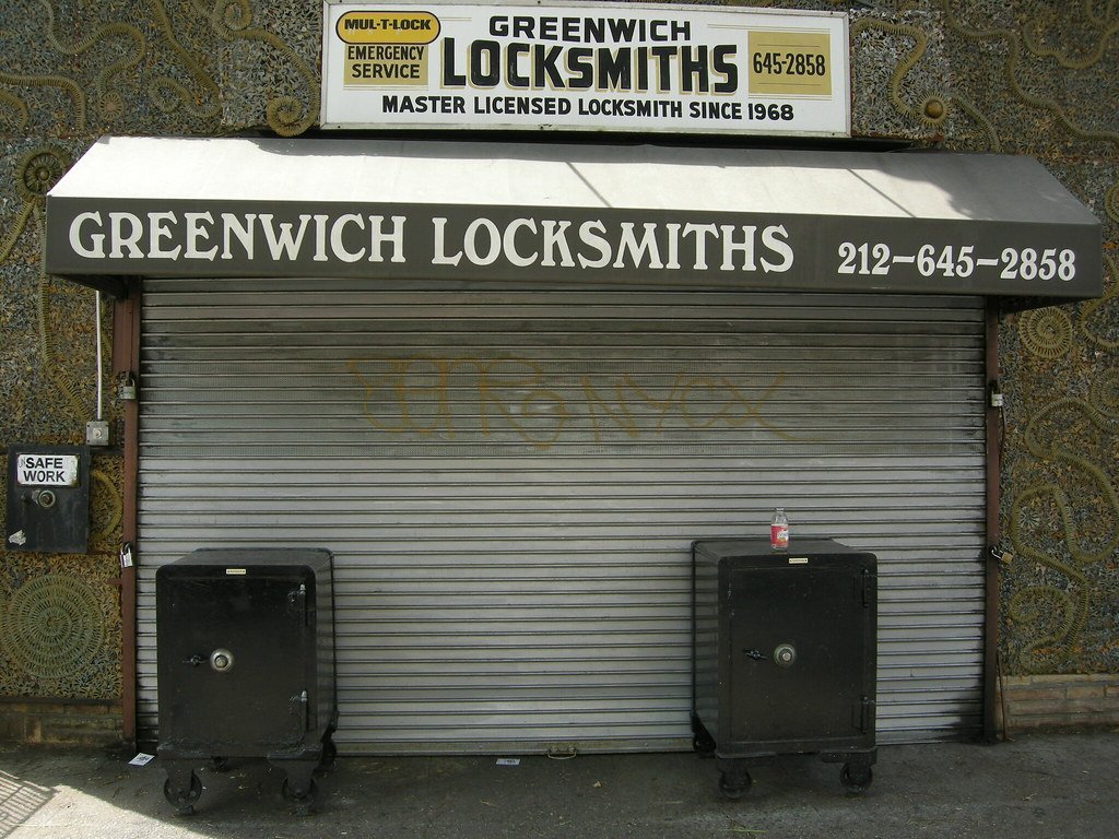 How Locksmiths and Lockpickers Approach Vintage Locks